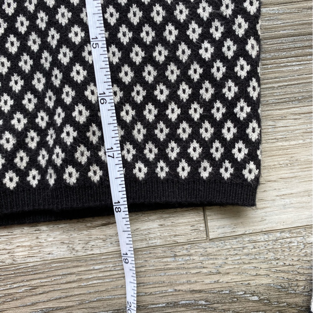 TWIK Cropped Black and White Fitted Sweater with Diamond Geometric Pattern - Picture 6 of 8